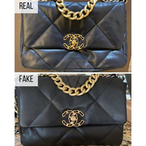 bolsa falsa chanel|Chanel replica vs real.